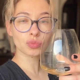 Майка и вино