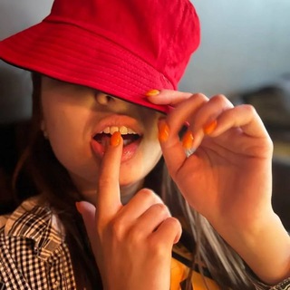 Алиса Kaefnaya Frau