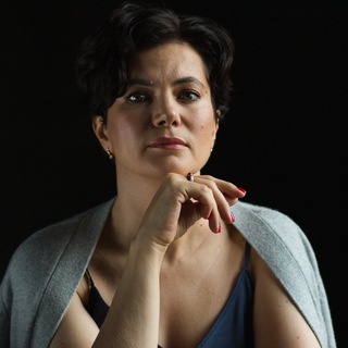 Голяковская говорит и слушает