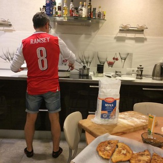 Муж на кухне