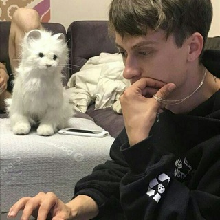 играл и курил