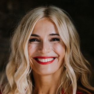 ДжулияБэйс