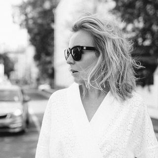 Девушка в большом городе