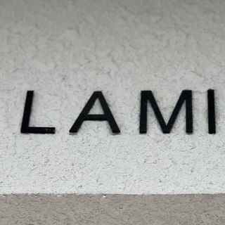 L A M I