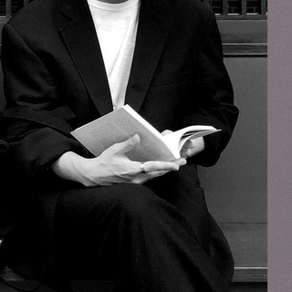 на грани корабля.