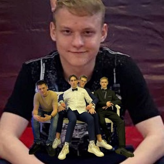 Мужики идут к реке