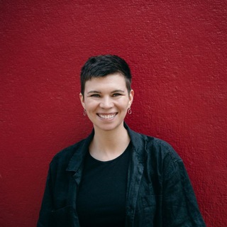 Некомпактная