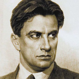 Маяковский пишет