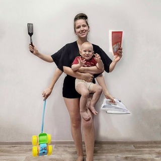 Мама на кухне