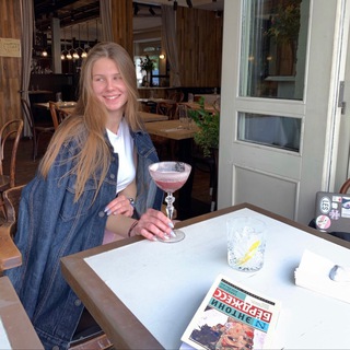 цветы и игристое