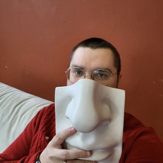 Психолог пишет буквы