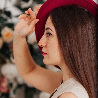 *Дзера читает*