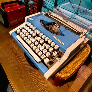 Печатная машинка на левой