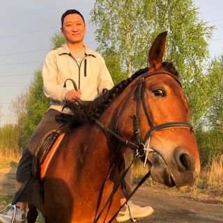 Женя Пак делает