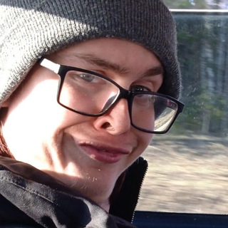 деды сидят здесь