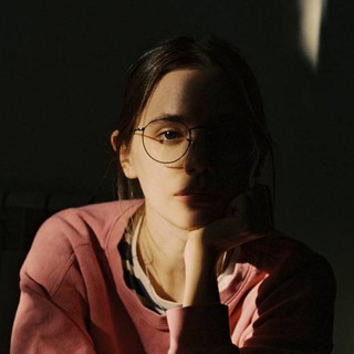 • цветок у стены •