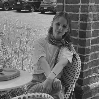 Яна печатает...