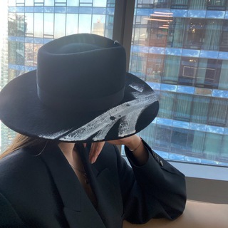 Третьякова печатает…