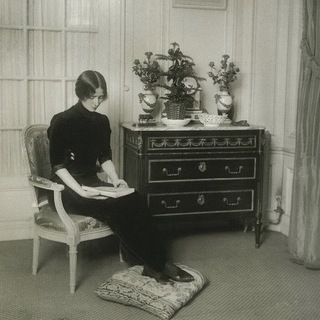 крылышкуя золотописьмом