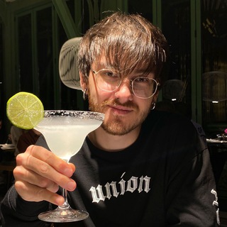 Валя читает ишью