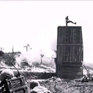 Oj Kosovë o djep lirie1 Çdo kulm shpie nji bajarak UÇK-ëja t'paska hije Për atdhe po derdhed gjak Po luftojnë djemtë e Kosovës