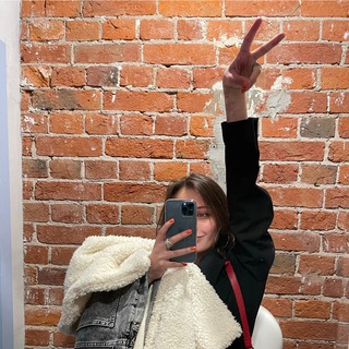 Злая и грустная стилистка