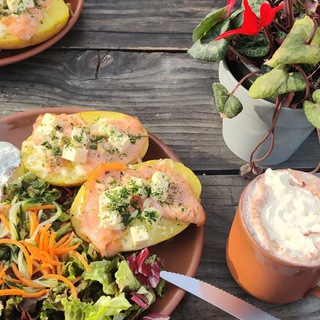 Артём вкусно покушал