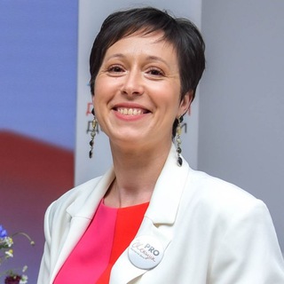 АРИНА МЕДНОВА. СВЯЗИ РЕШАЮТ ВСЁ!