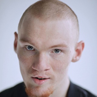 Грёбаный паралитик Бакаидов.