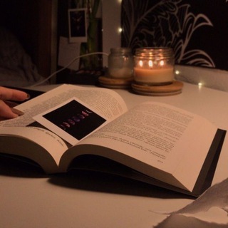 под завалом книг 🍂