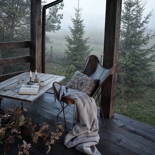 Кресло, плед и какао