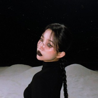 мелкая в розовом