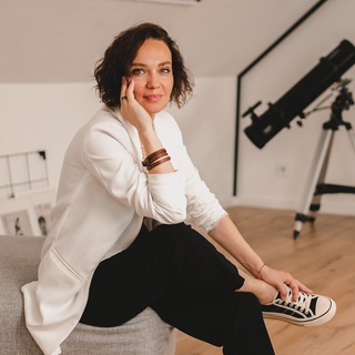 Аня Симанович , психолог . Сейчас в работу беру не всех