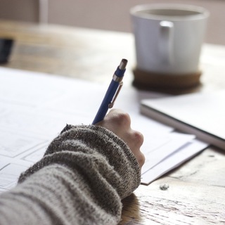 Верхний ящик письменного стола