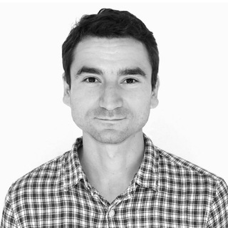 Евгений печатает...