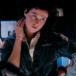 Ellen Ripley and Co👽