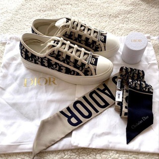 𝐅𝐀𝐒𝐇𝐈𝐎𝐍 𝐒𝐇𝐎𝐄𝐒